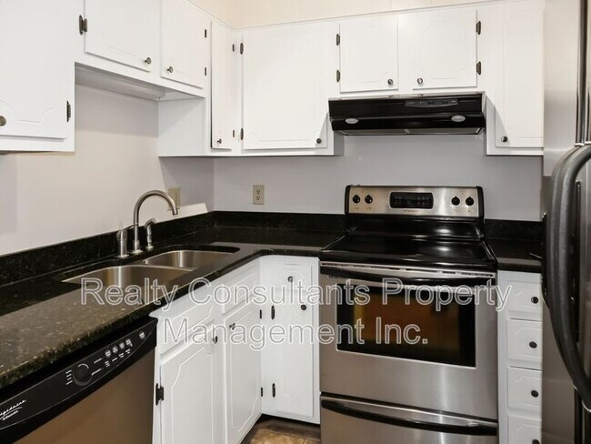 Building Photo - 4610 Lawndale Dr