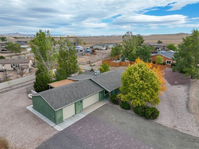 Building Photo - 3 bedroom 2 bathroom ranch style home in C...
