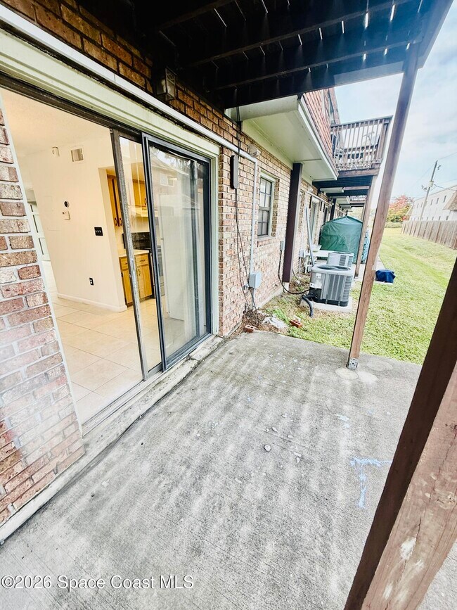 Building Photo - 1301 Arlington Ln NE