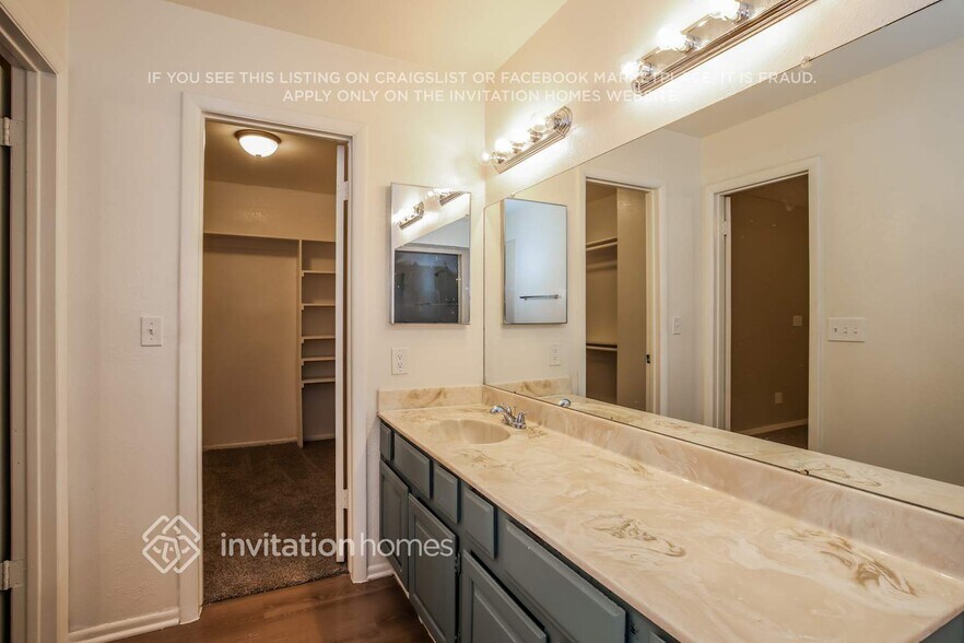 Building Photo - 7731 W Shaw Butte Dr