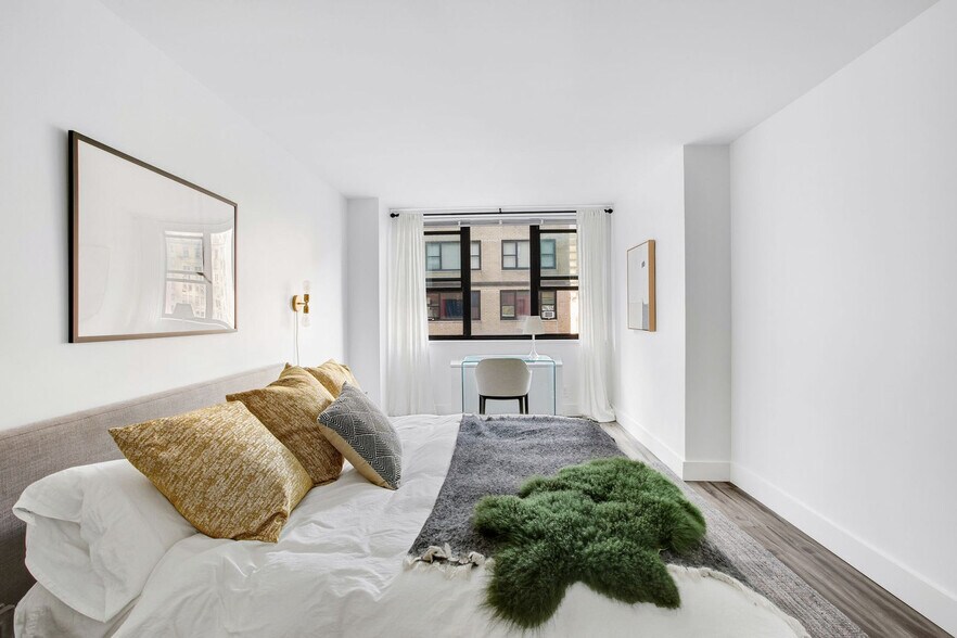 Building Photo - 330 W 58th St