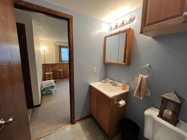 Building Photo - 4285 Evergreen Dr