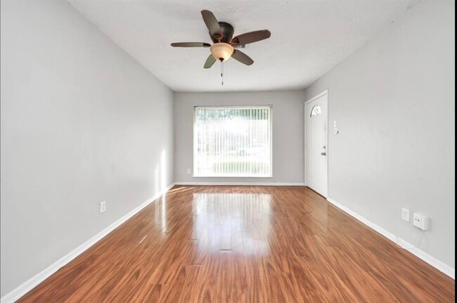 Building Photo - 12610 Chiswick Rd