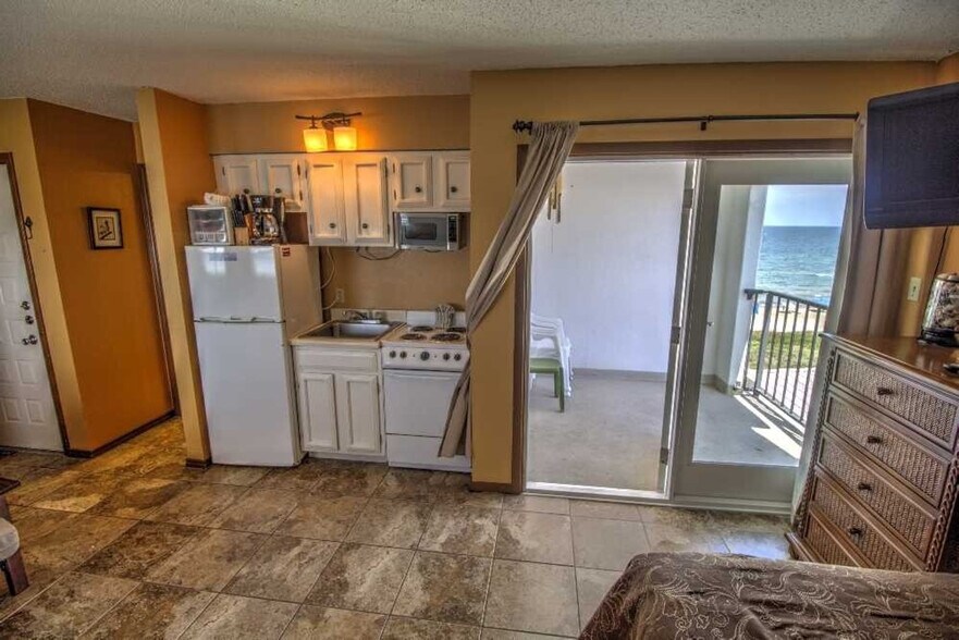 Building Photo - 5605 Gulf Blvd