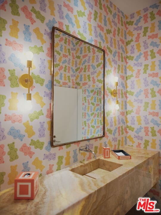 Building Photo - 661 Doheny Rd