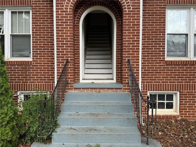 Building Photo - 300 Forrest Ave