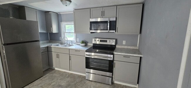 Building Photo - Cute 2 bedroom home near downtown