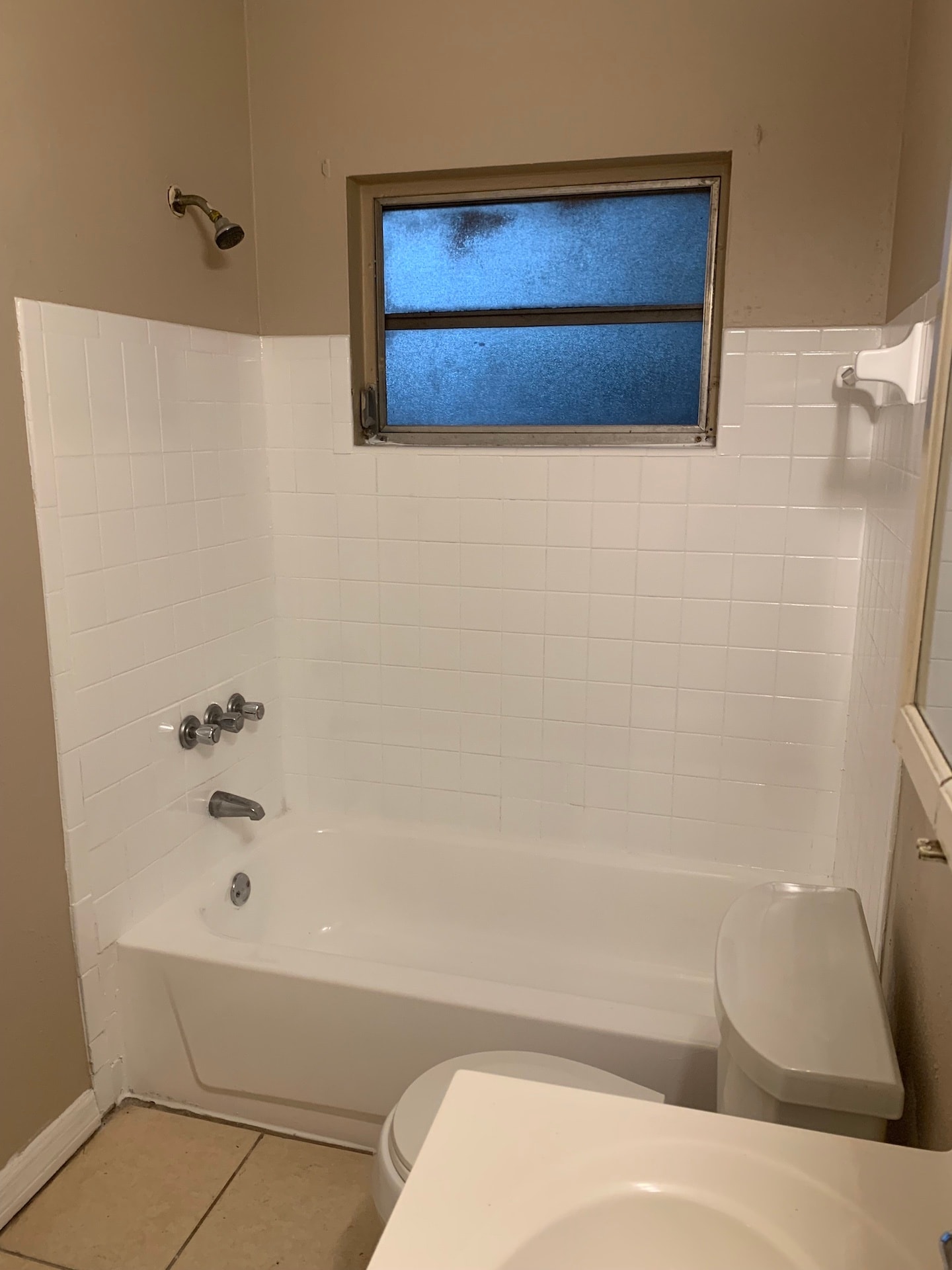 Building Photo - 10008 N Lantana Ave