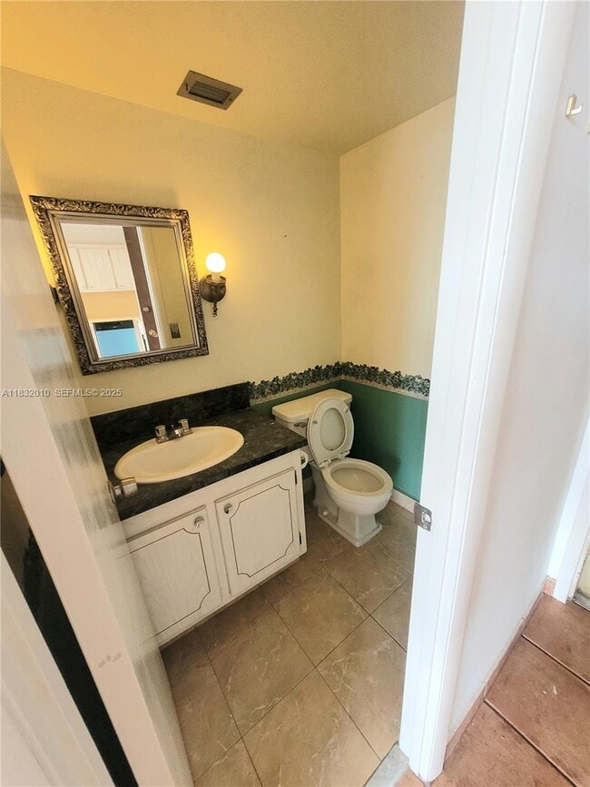 Building Photo - 2025 NE 164th St