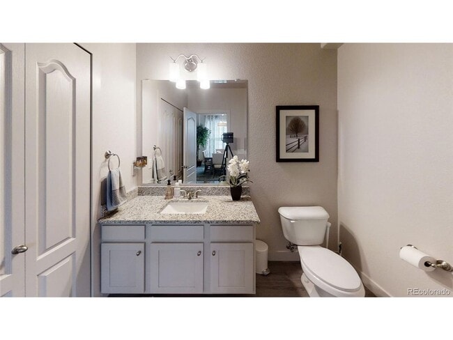 Building Photo - Available 4/2: Beautiful End Unit Townhome in Cherrywood Park