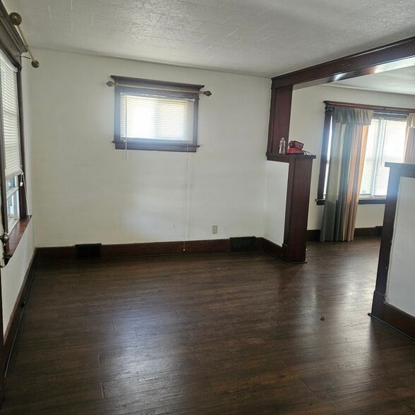 Building Photo - 733 Norfolk Ave