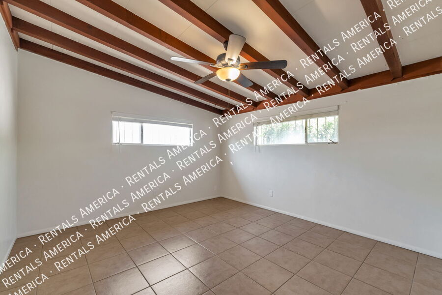 Building Photo - 5111 E Peach St