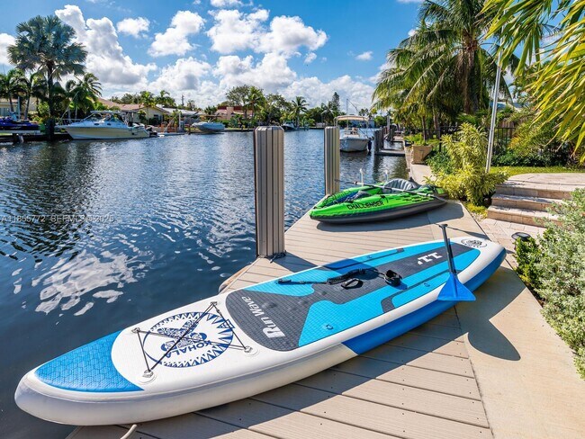 Building Photo - 2118 NE 15th St