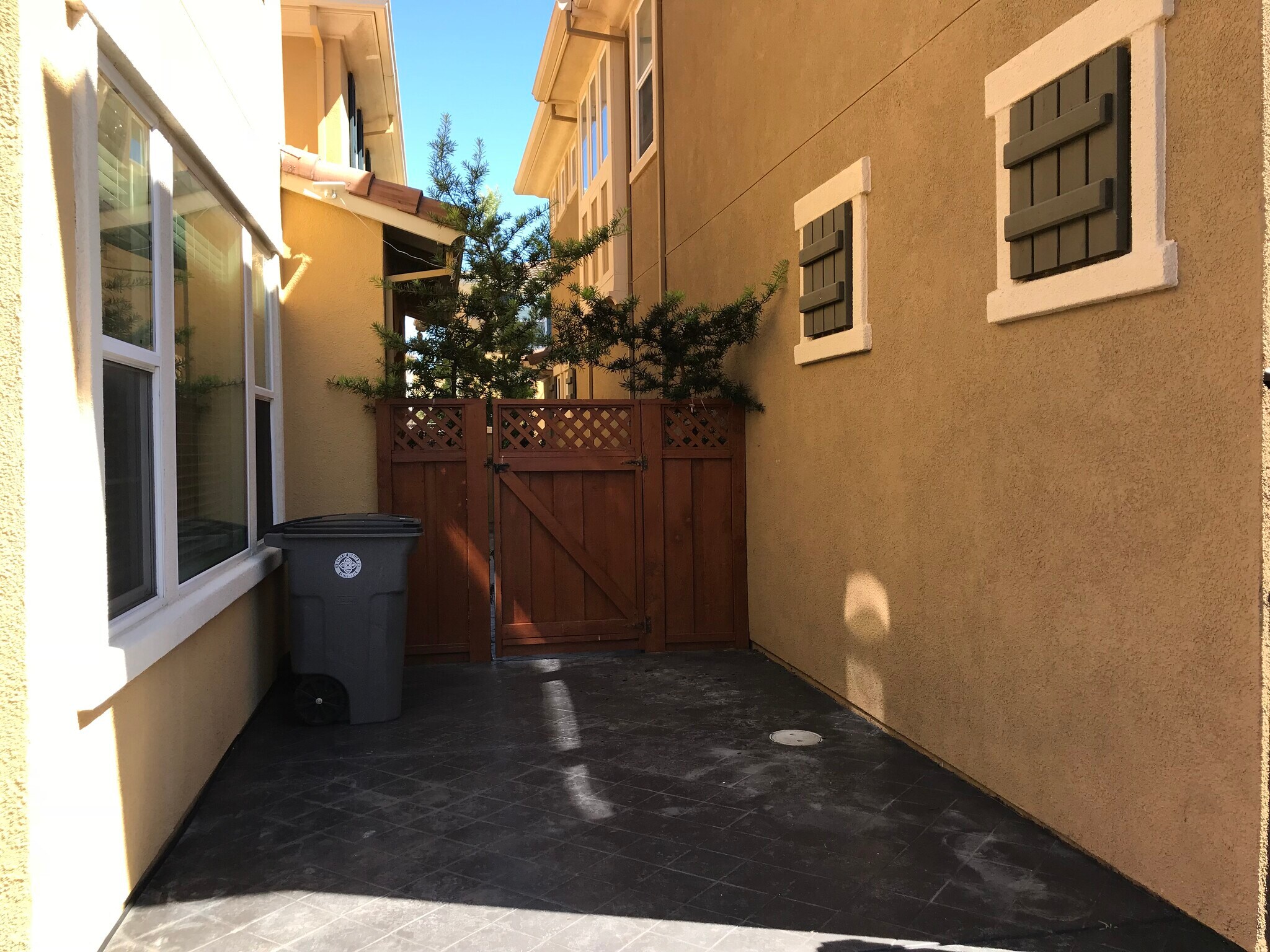 Building Photo - 3565 Rocking Horse Ct