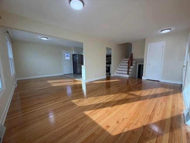 Building Photo - 3837 Emerson Dr