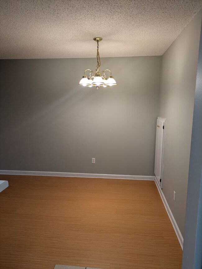 Building Photo - 178 Woodmere Dr