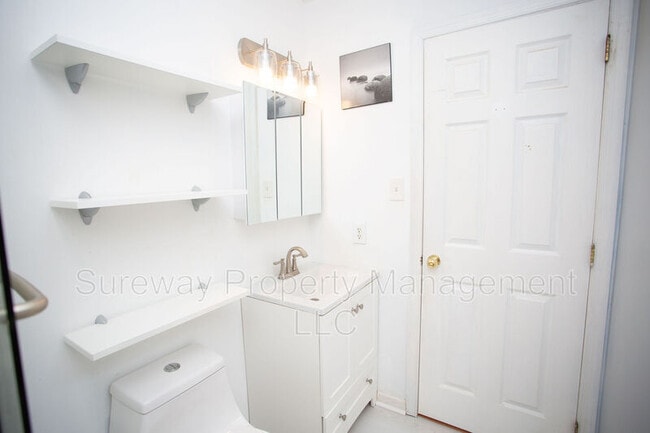 Building Photo - 712 Sage Hill Dr