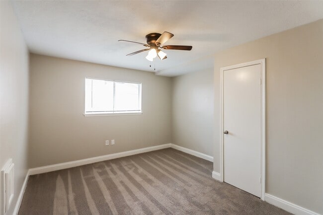 Building Photo - 10531 Mills Walk Dr