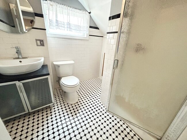 Building Photo - 14 Batchelder St