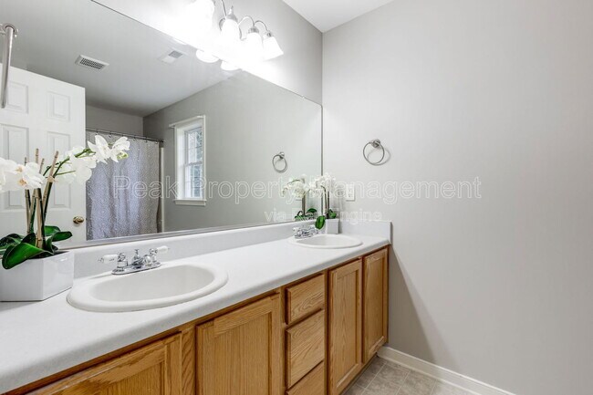 Building Photo - 5200 Parrish Creek Dr