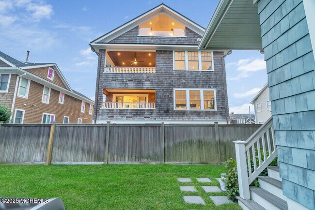 Building Photo - 985 Ocean Ave