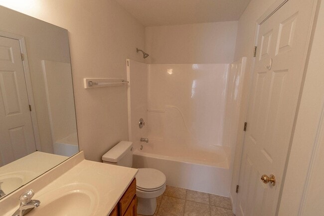 Building Photo - 3324 E St Charles Rd