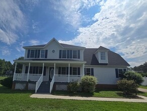 Building Photo - 4 bedroom in Prince George!!