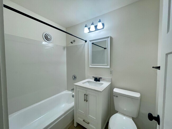 Interior Photo - Crestview