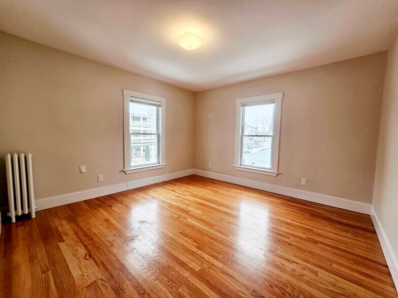 Building Photo - 24 Mansfield St