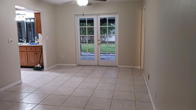 Building Photo - 1814 SE 4th St