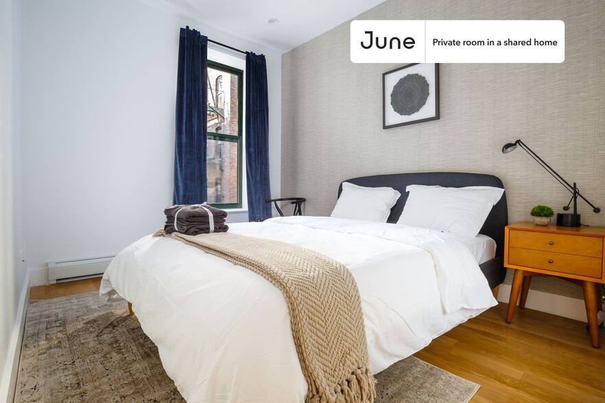 Primary Photo - Private bedroom in 4 bed/1.5 bath Home