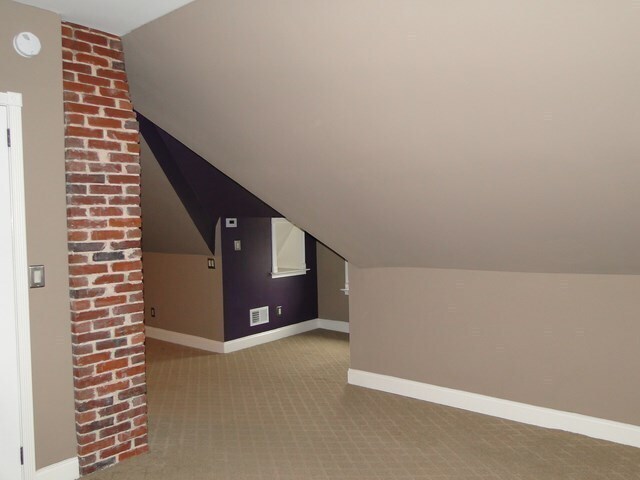 Building Photo - Great Home close to Downtown