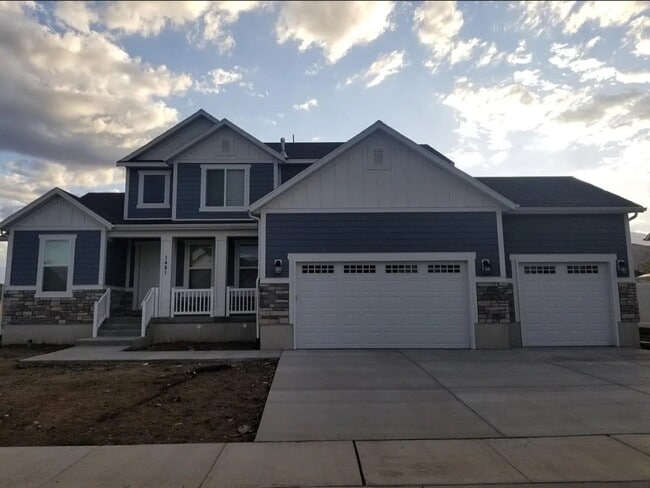 Building Photo - 1481 N Arcadia Dr