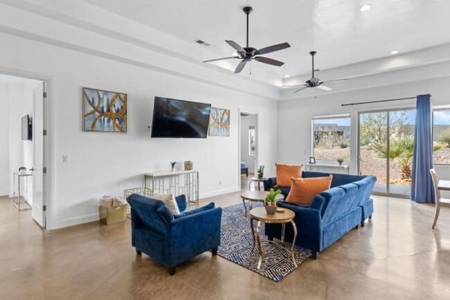 Building Photo - The Desert Jewel