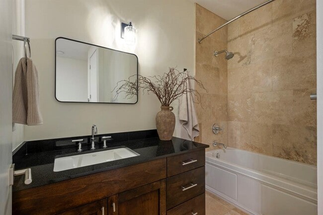 Building Photo - 2017 Kinney Ave