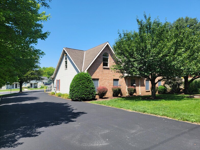 Building Photo - 1029 Quentin Rd