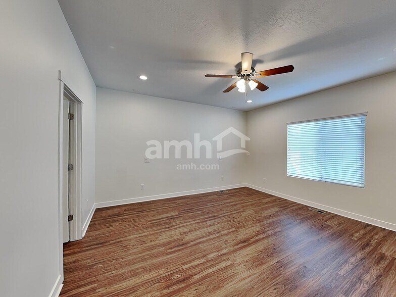 Building Photo - 602 Koins Way