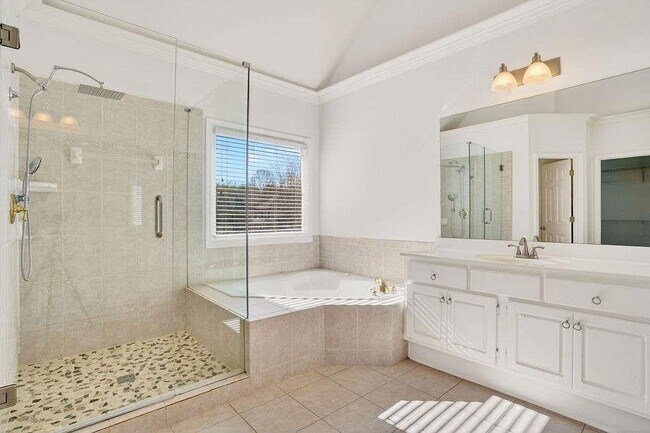 Building Photo - 1200 Cresthaven Ln NW