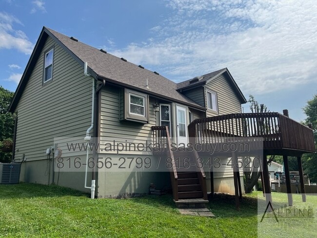 Building Photo - Gorgeous Multi Level Side by Side Split, P...