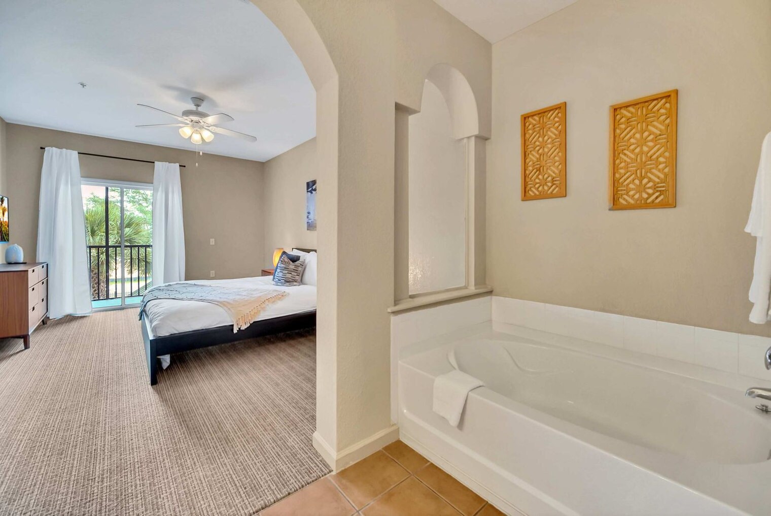 Building Photo - 14200 Avalon Rd