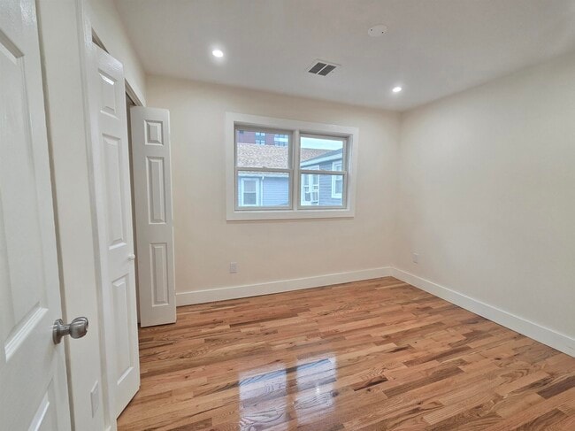 Building Photo - 120 W 44th St