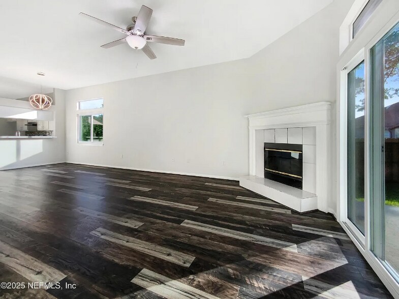 Building Photo - 3345 Millcrest Dr