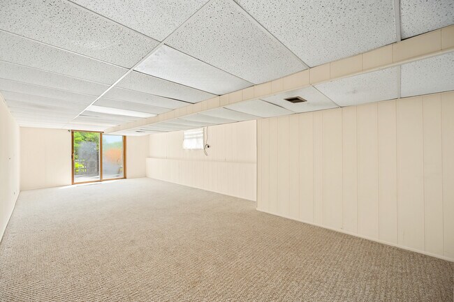 Building Photo - 673 N Park Blvd