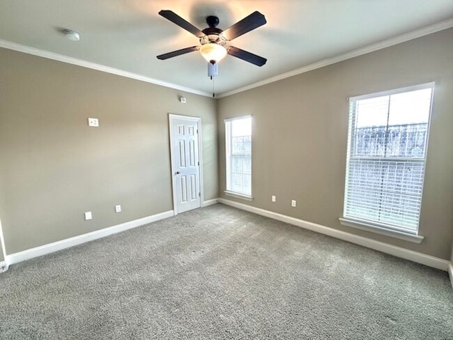 Building Photo - 9413 Burbank Dr