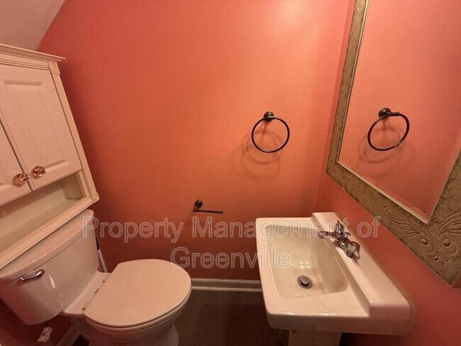 Building Photo - 2530 E North St