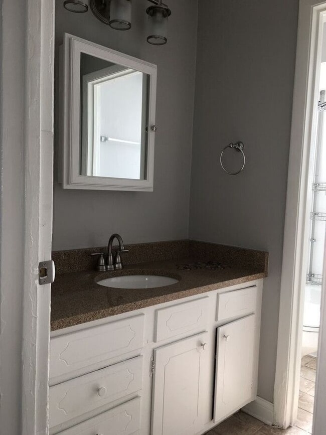 Building Photo - 10302 S Komensky Ave