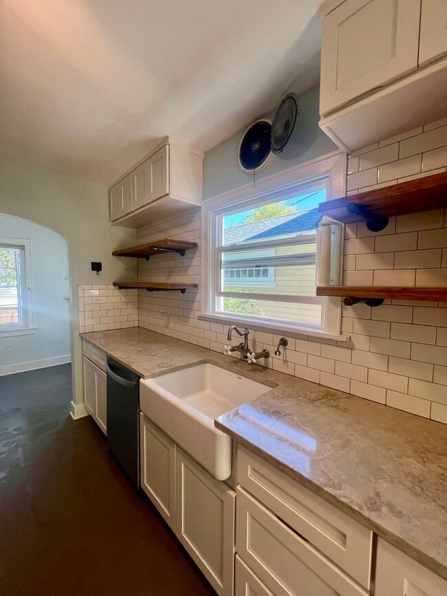 Building Photo - Updated 1920s 4BD
