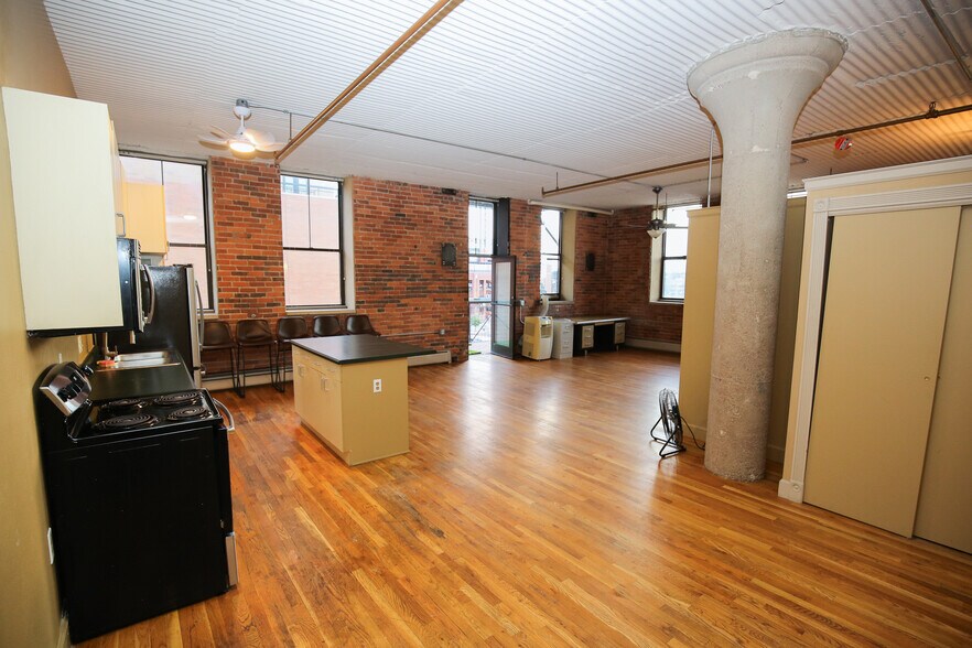 Building Photo - 2261 Blake St