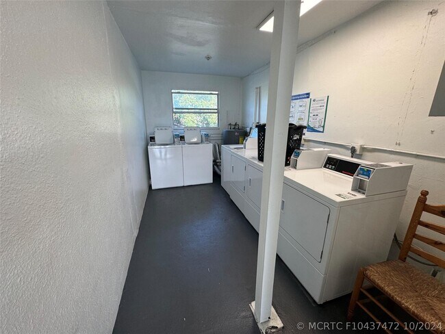 Building Photo - 1814 E Oakland Park Blvd