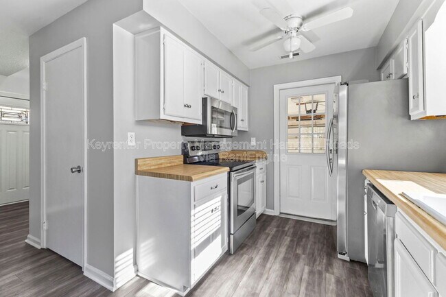 Building Photo - 5408 Chatham Lake Dr